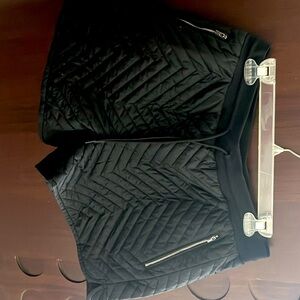 Quilted black polyester shorts